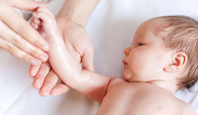 Manfaat Minyak Kelapa Untuk Kulit Bayi